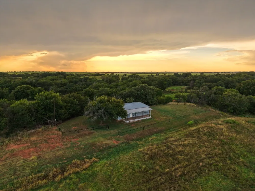 6977 E FM 171 Byers, TX 76357