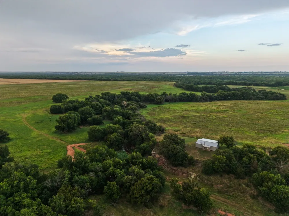 6977 E FM 171 Byers, TX 76357
