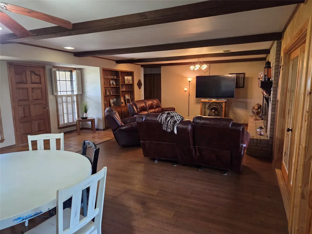 6977 E FM 171 Byers, TX 76357