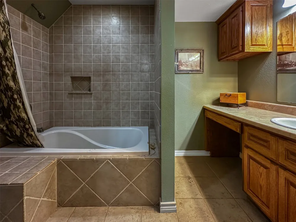 6977 E FM 171 Byers, TX 76357