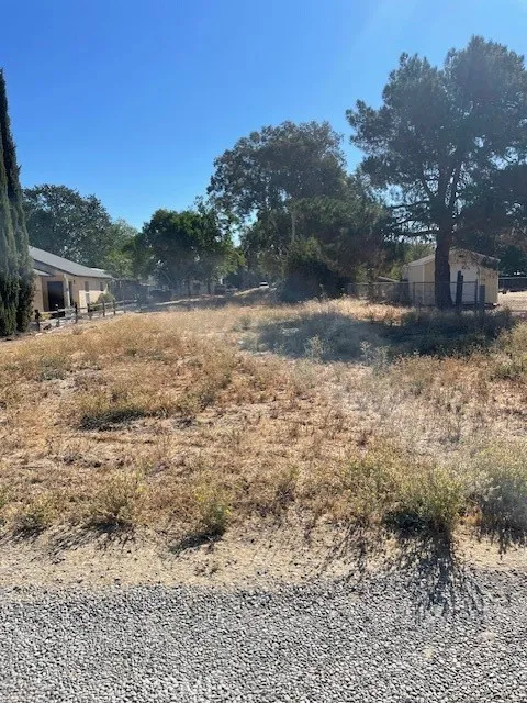 286 1st Shandon, CA 93461