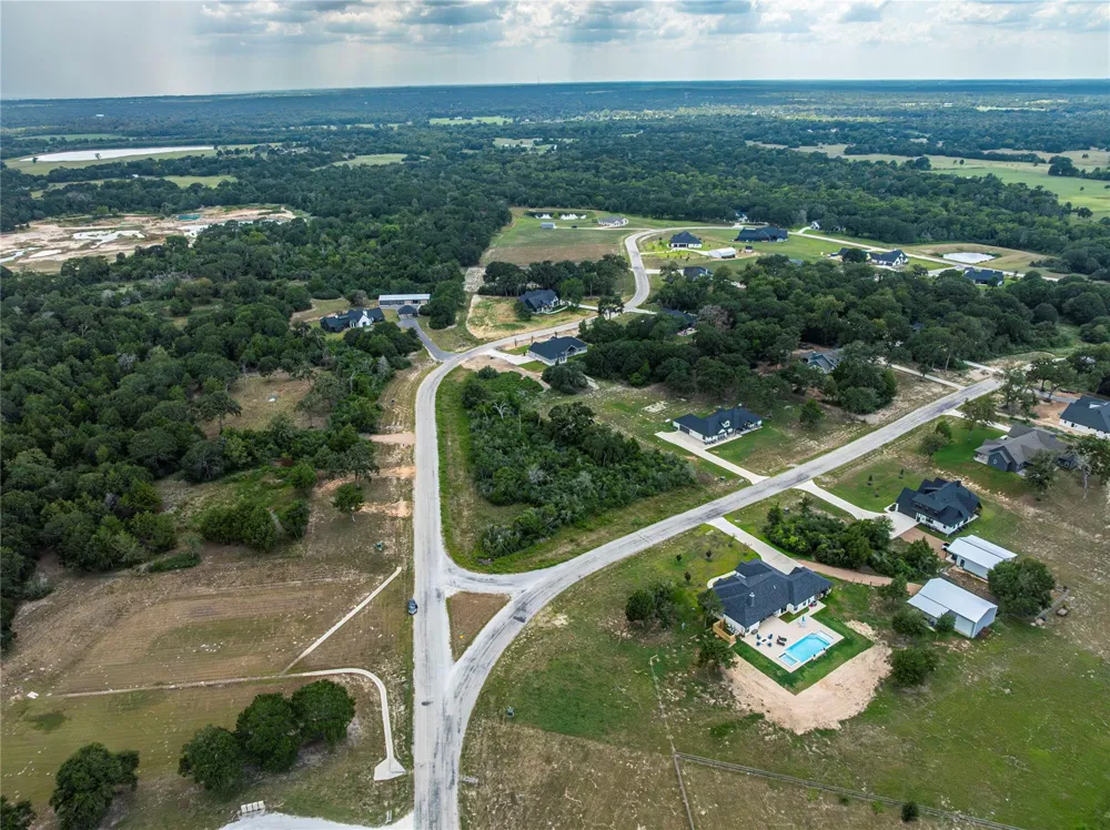 469 S Garrett Circle Bellville, TX 77418
