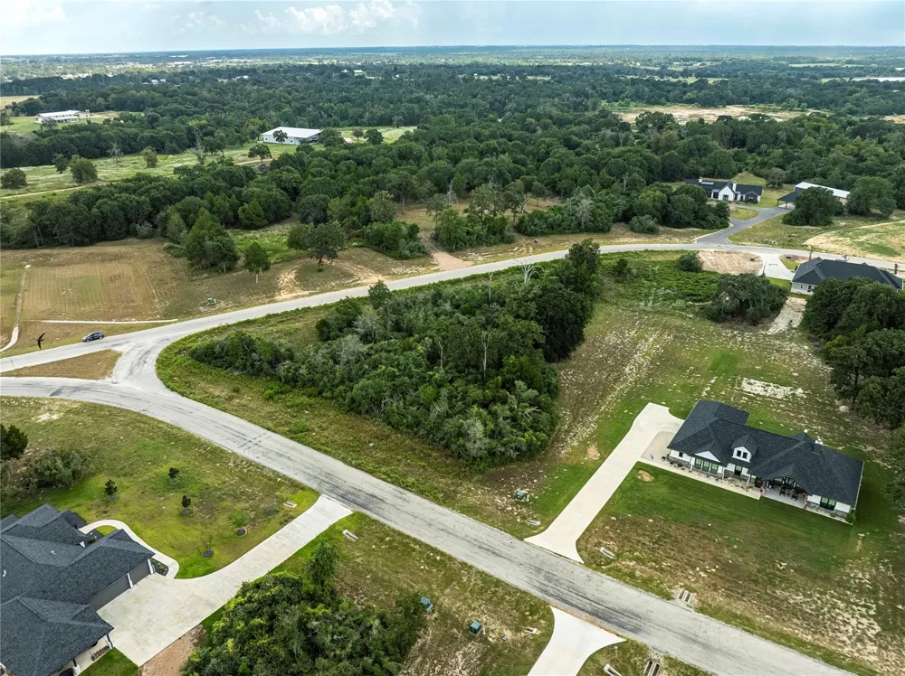 469 S Garrett Circle Bellville, TX 77418