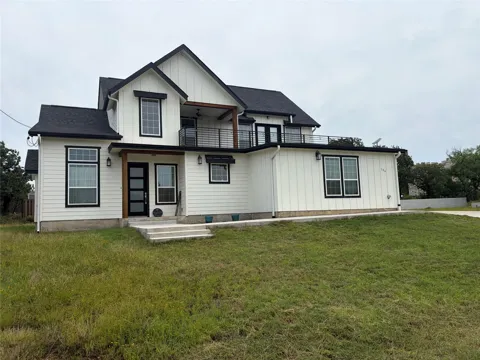 136 W Castlebriar Drive