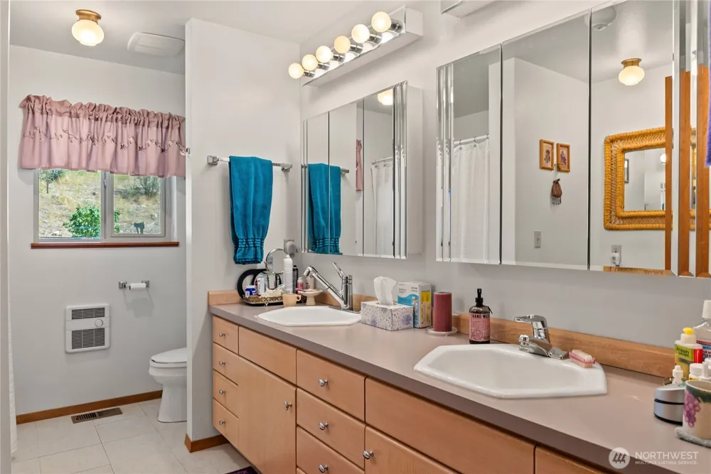 54 B Ross Road #B Twisp, WA 98856