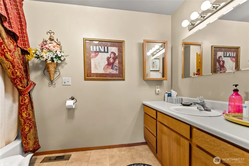 54 B Ross Road #B Twisp, WA 98856