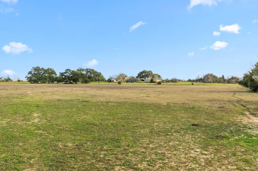 Shaws Bend Rd Columbus, TX 78934