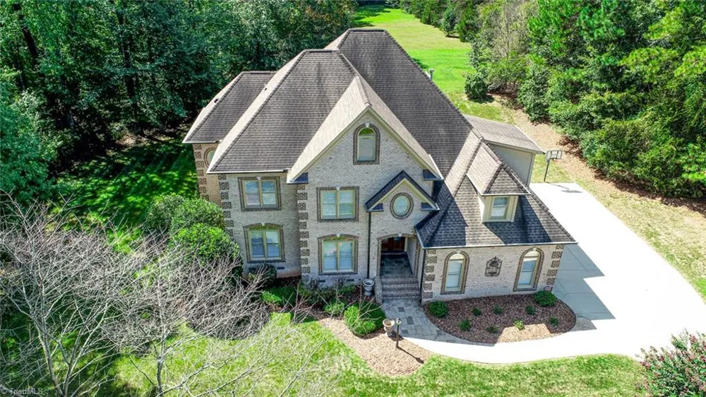 7303 Horseshoe Bend Trail Summerfield, NC 27358