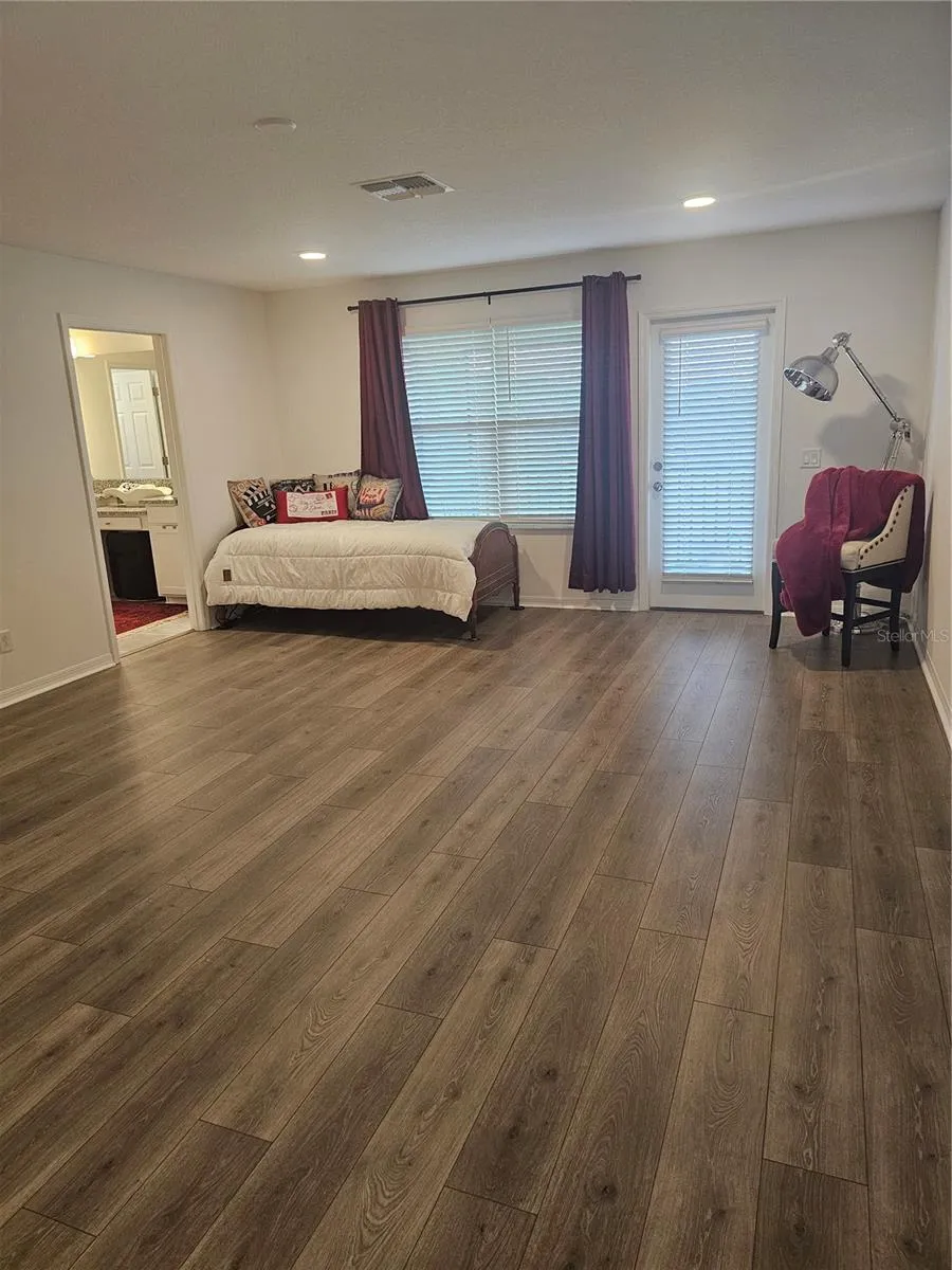 2450 SUNNY PEBBLE LOOP Zephyrhills, FL 33540