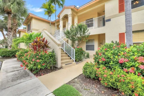 6635 HUNTINGTON LAKES CIRCLE #202