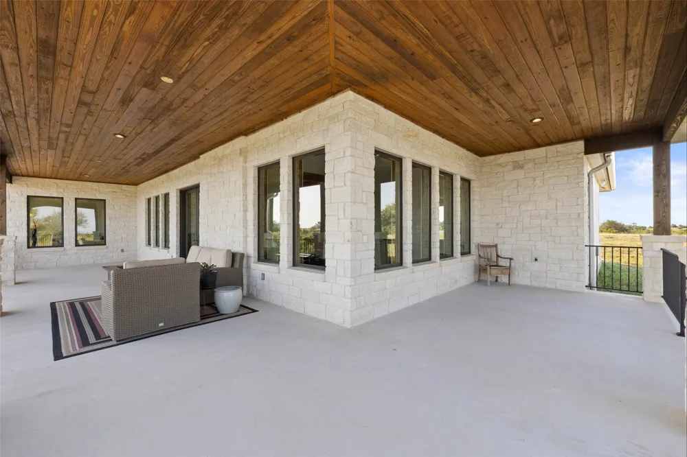 234 Elk Run Cove Blanco, TX 78606