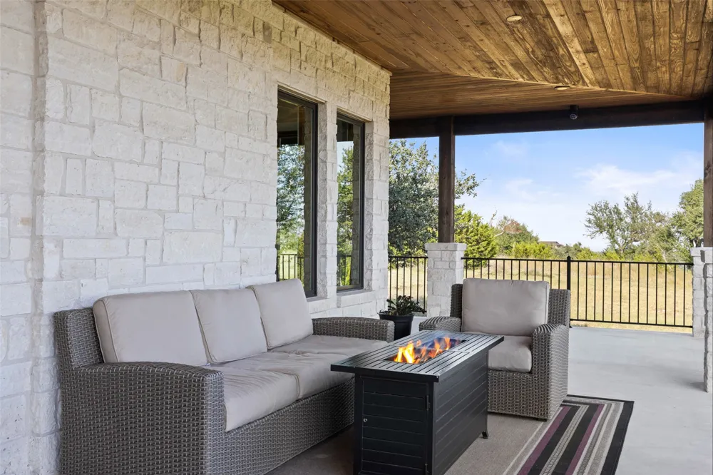 234 Elk Run Cove Blanco, TX 78606