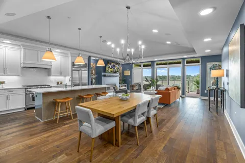 1 Hill Farm Road #302