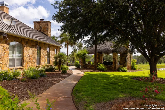 8841 Fm 775 La Vernia, TX 78121