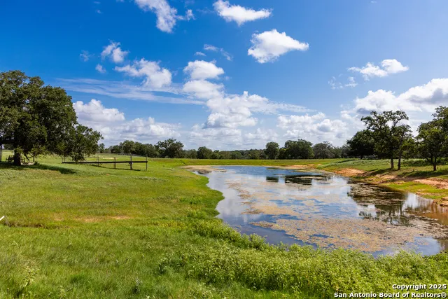 8841 Fm 775 La Vernia, TX 78121