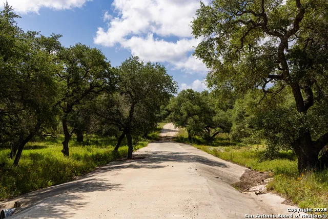 8841 Fm 775 La Vernia, TX 78121