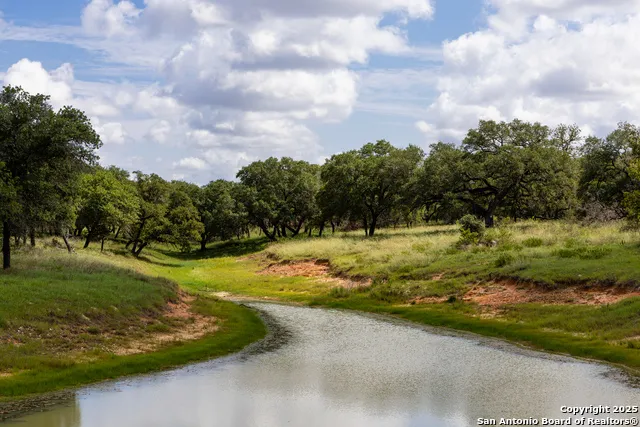 8841 Fm 775 La Vernia, TX 78121
