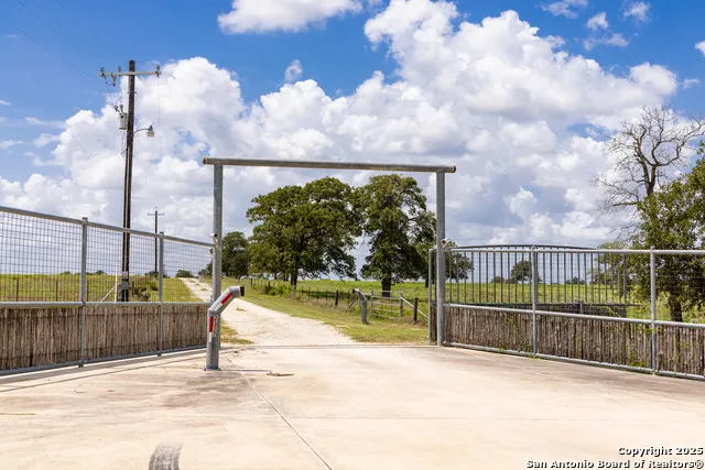 8841 Fm 775 La Vernia, TX 78121