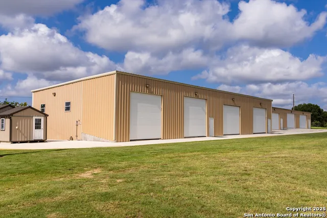 8841 Fm 775 La Vernia, TX 78121
