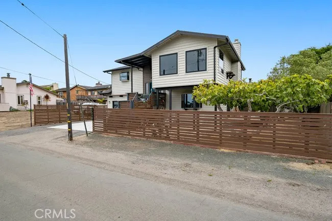 1648 Richard Cambria, CA 93428