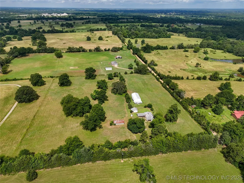 652 4230 ROAD Hugo, OK 74743