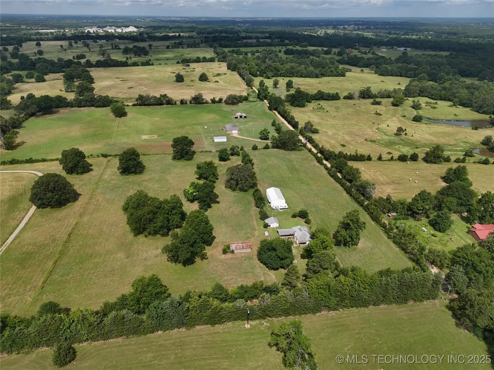 652 4230 ROAD Hugo, OK 74743