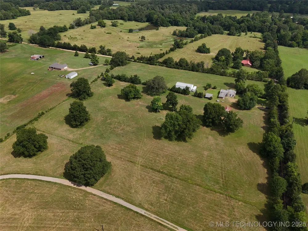 652 4230 ROAD Hugo, OK 74743