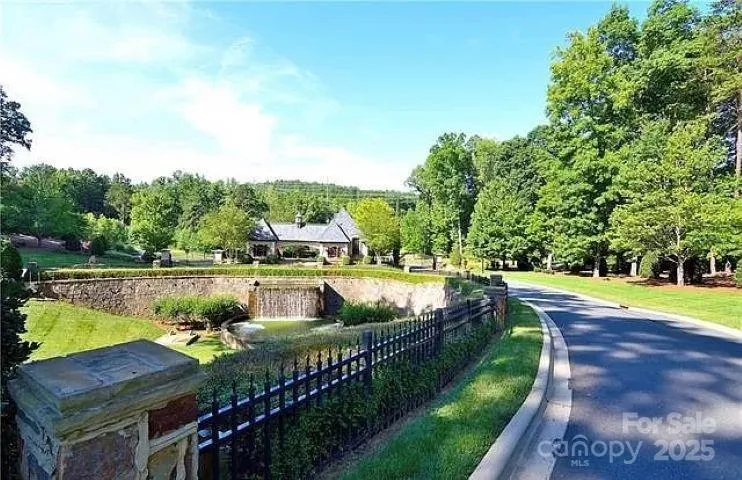 3213 Lake Pointe Drive Belmont, NC 28012