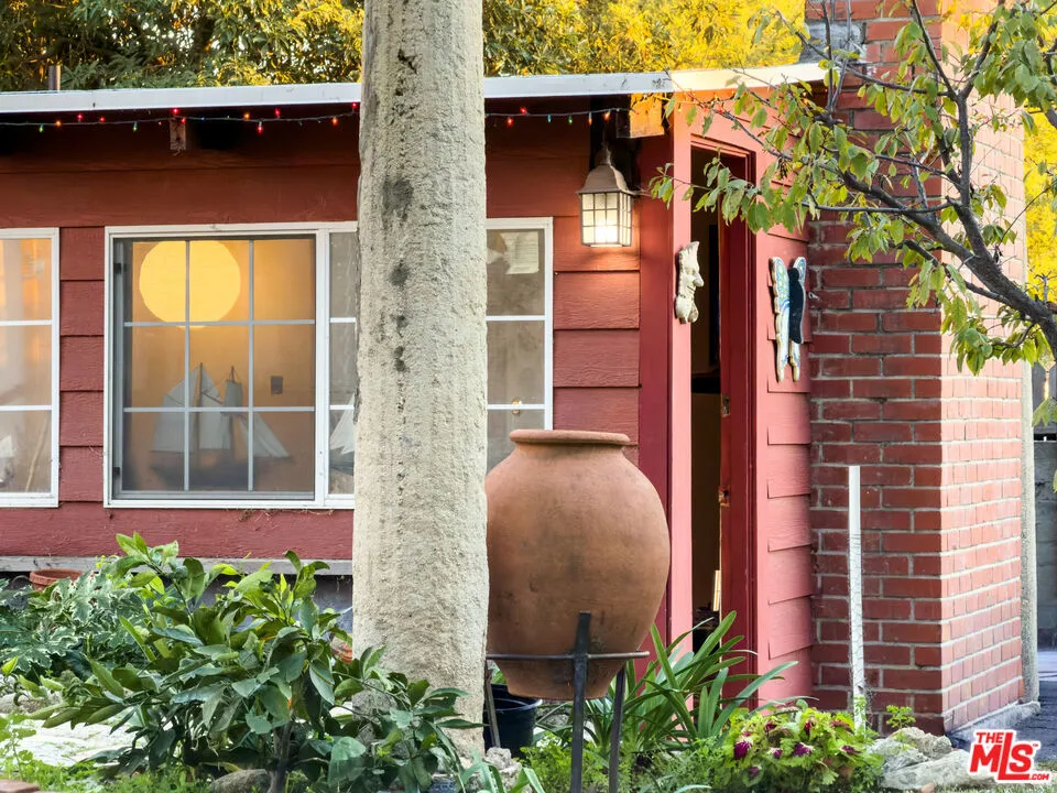 2186 Mar Vista Avenue Altadena, CA 91001