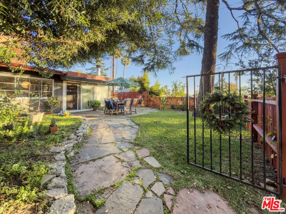 2186 Mar Vista Avenue Altadena, CA 91001