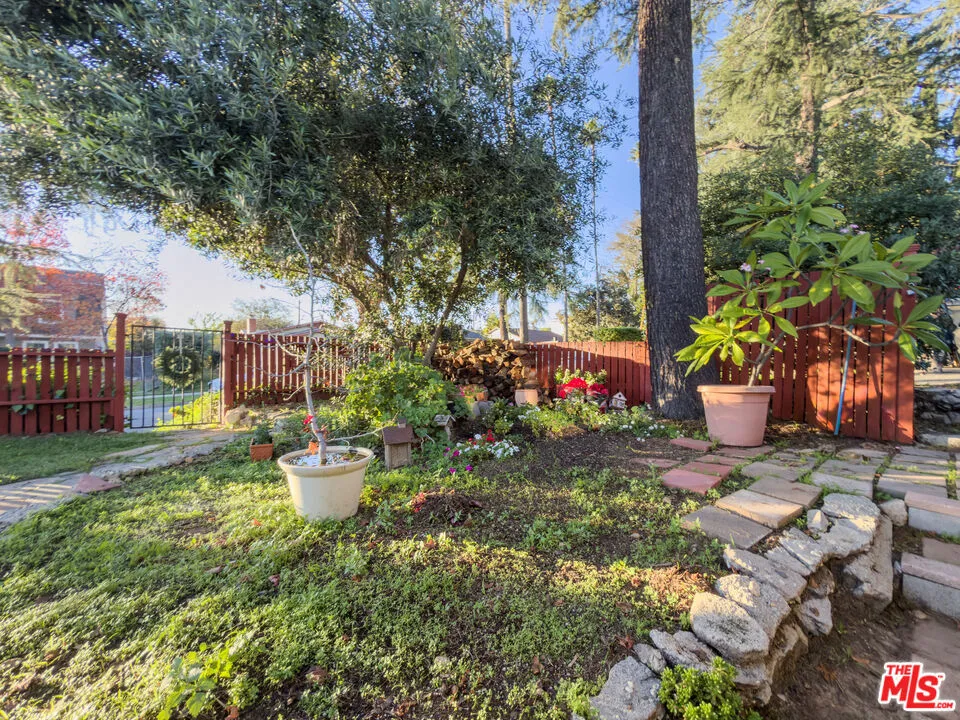 2186 Mar Vista Avenue Altadena, CA 91001
