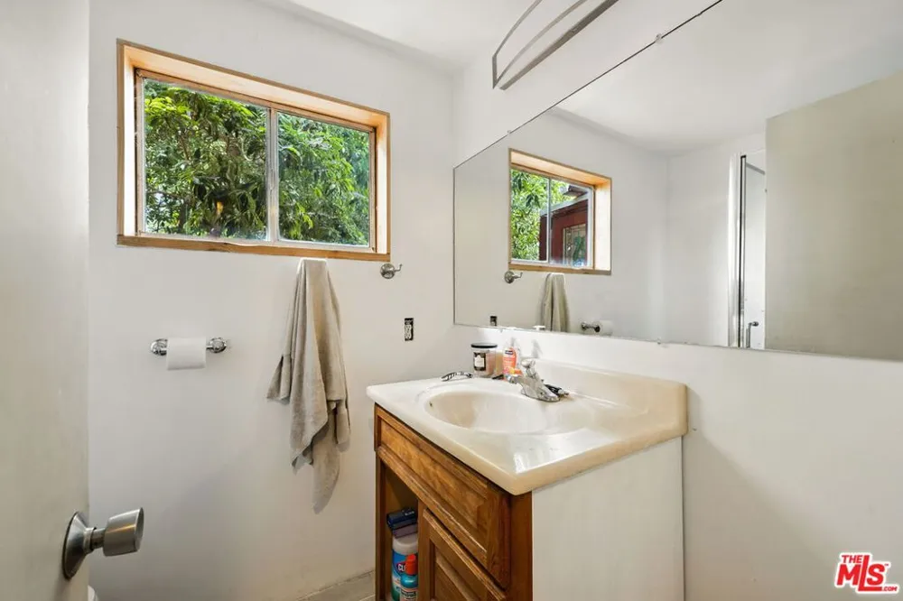 2186 Mar Vista Avenue Altadena, CA 91001