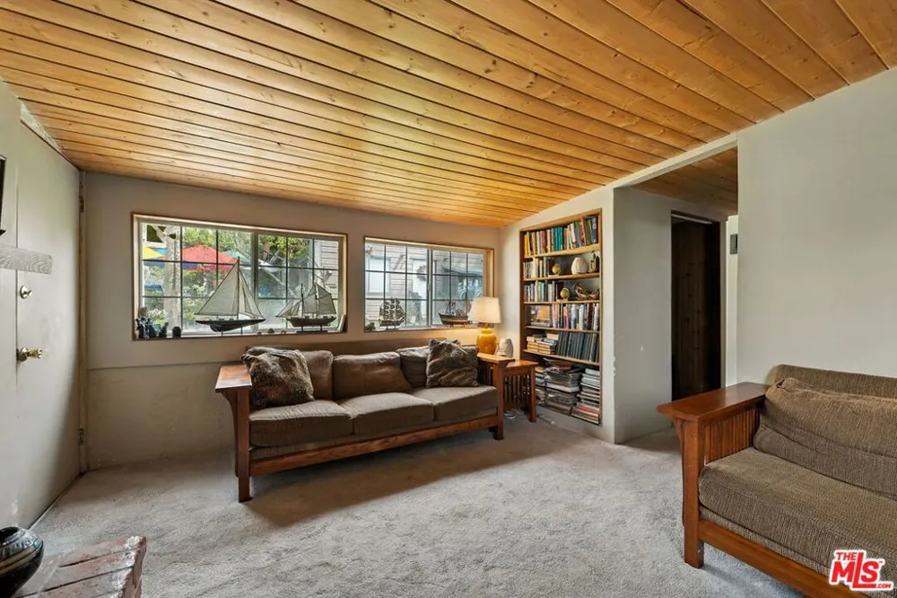 2186 Mar Vista Avenue Altadena, CA 91001