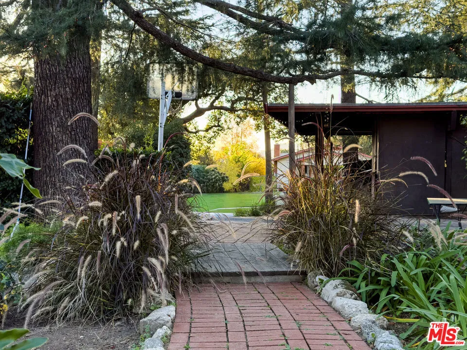 2186 Mar Vista Avenue Altadena, CA 91001