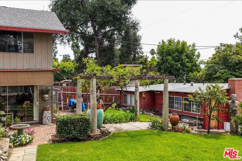 2186 Mar Vista Avenue Altadena, CA 91001