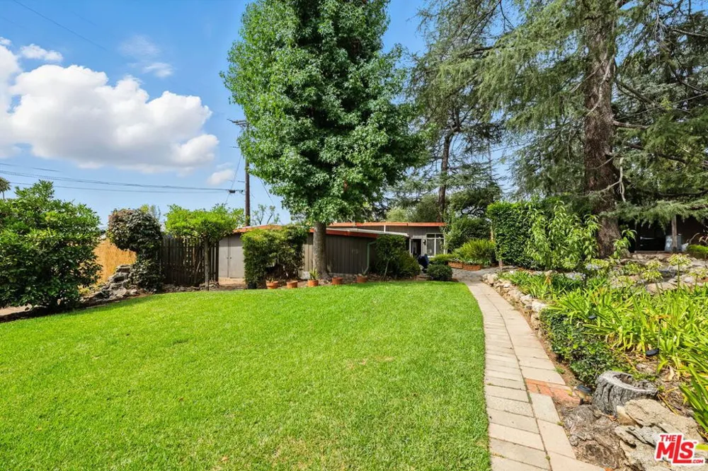2186 Mar Vista Avenue Altadena, CA 91001