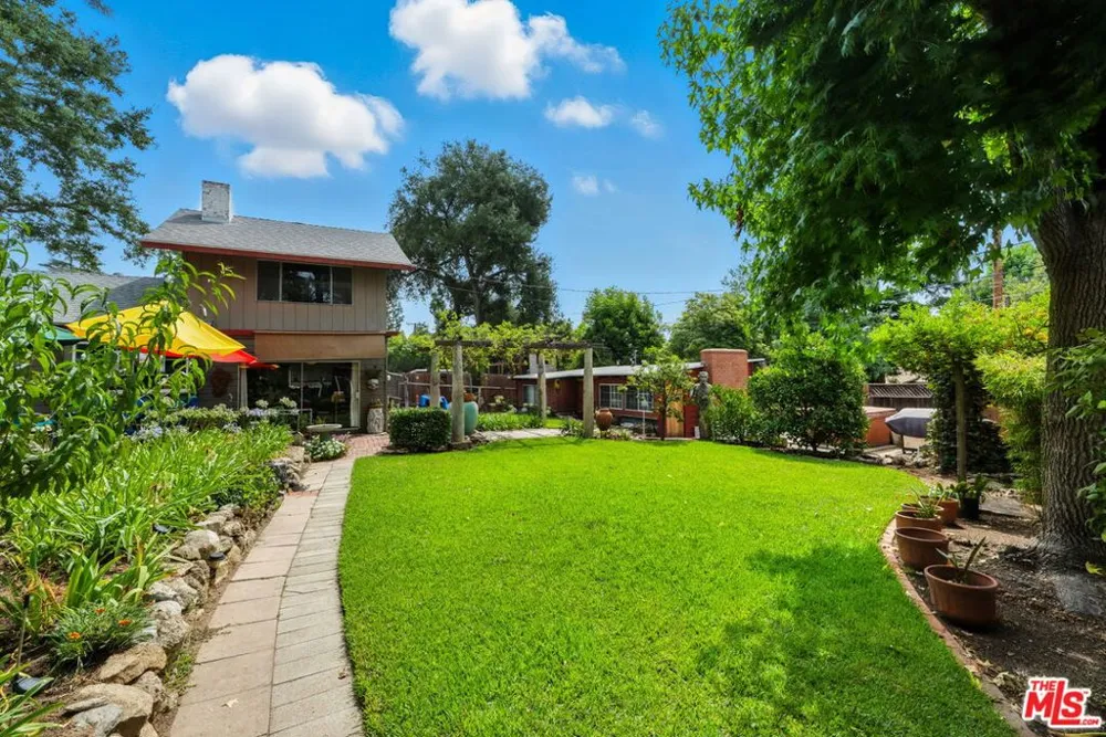2186 Mar Vista Avenue Altadena, CA 91001