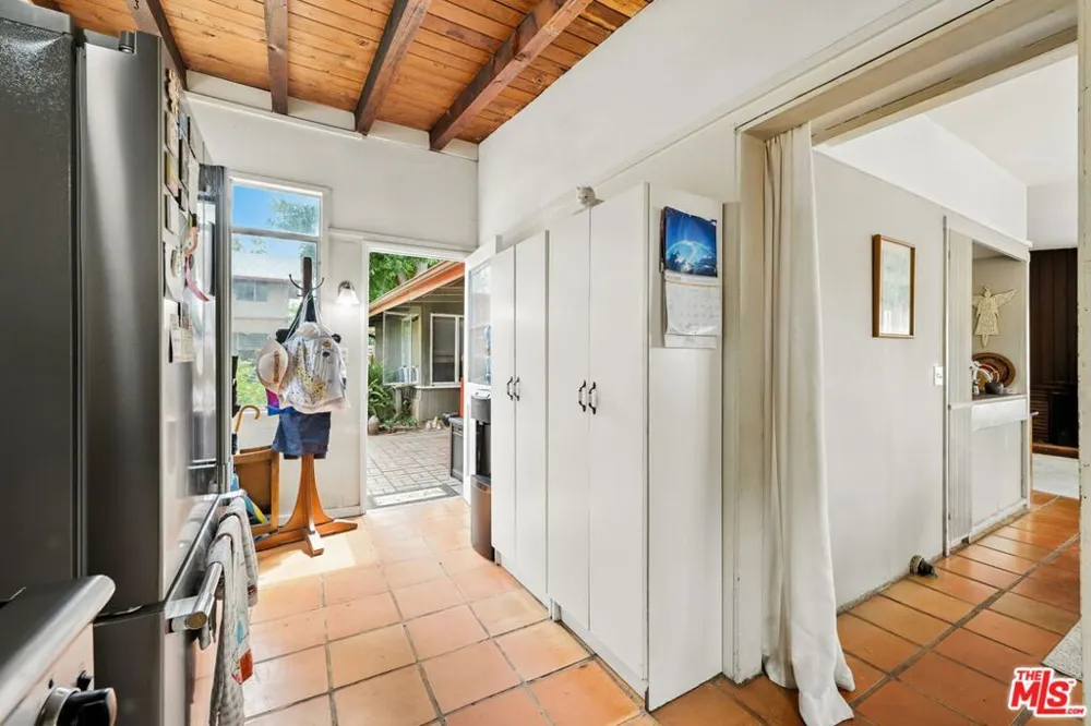 2186 Mar Vista Avenue Altadena, CA 91001