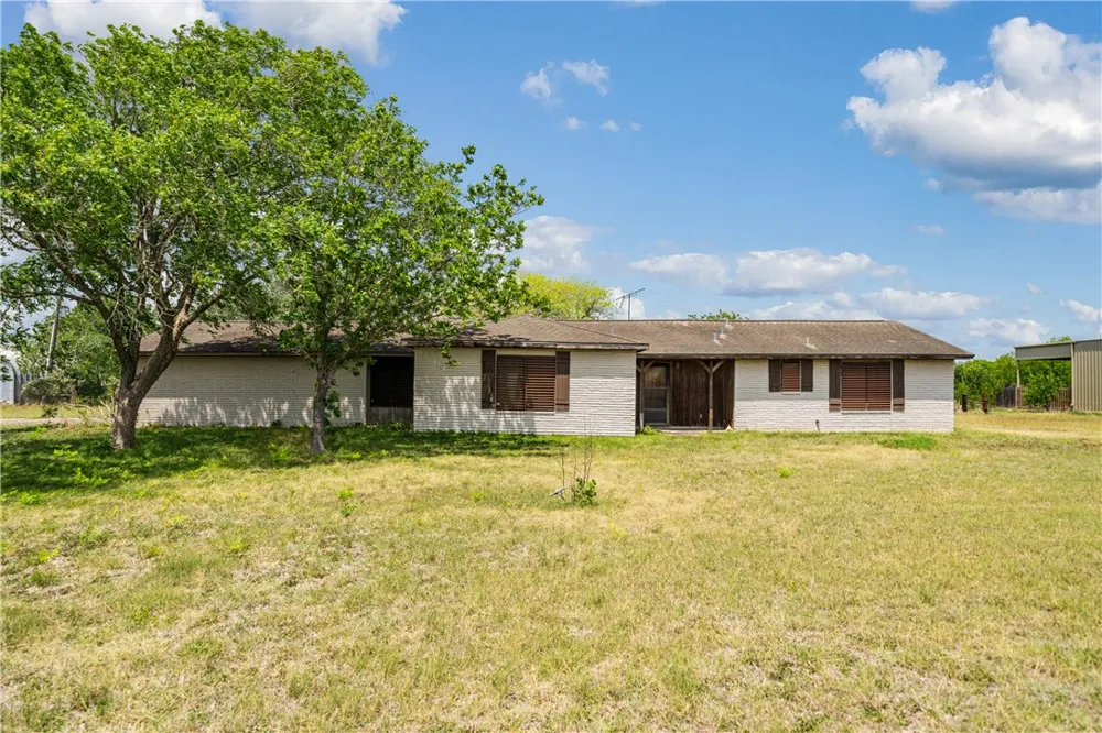 5469 Sunset Trail Robstown, TX 78380