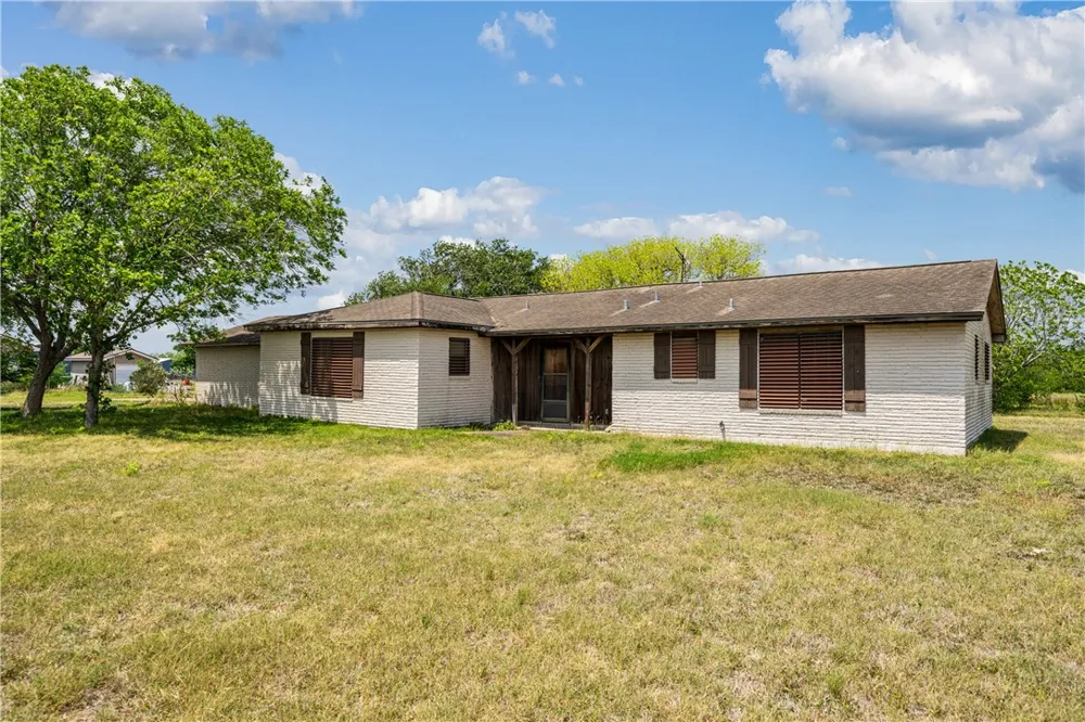 5469 Sunset Trail Robstown, TX 78380