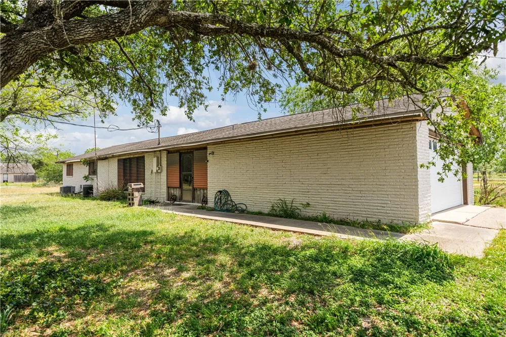 5469 Sunset Trail Robstown, TX 78380