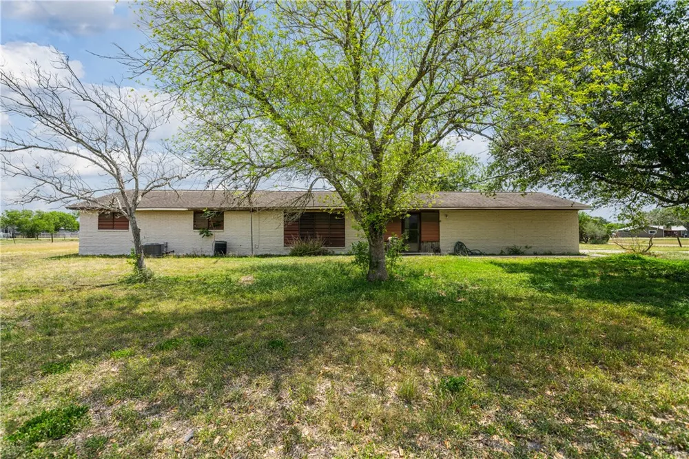 5469 Sunset Trail Robstown, TX 78380