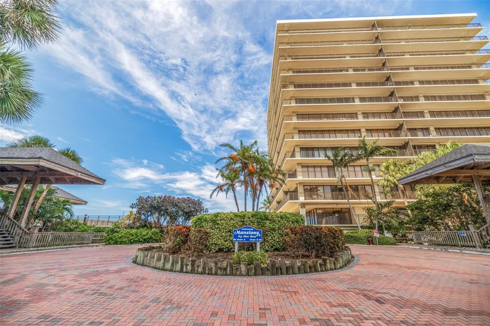 7650 BAYSHORE DRIVE #1005 Treasure Island, FL 33706