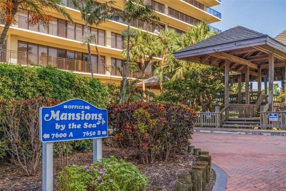 7650 BAYSHORE DRIVE #1005 Treasure Island, FL 33706