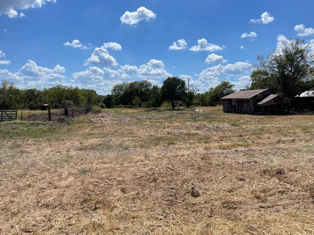 Young Road Smithville, TX 78957