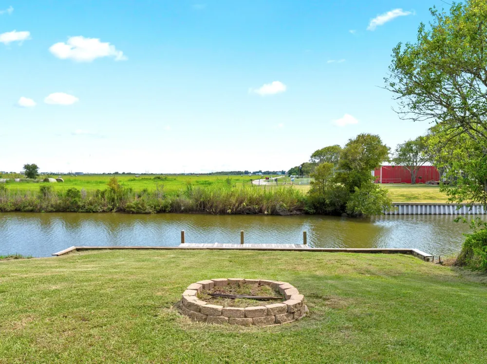 474 Private Road 674 Sargent, TX 77414