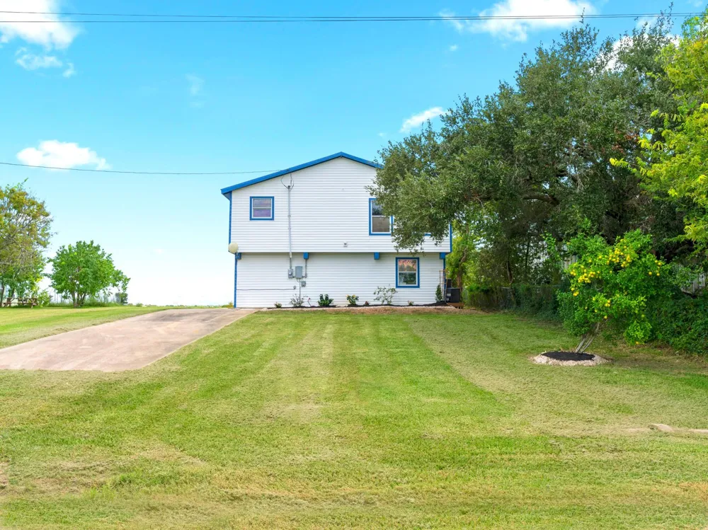 474 Private Road 674 Sargent, TX 77414