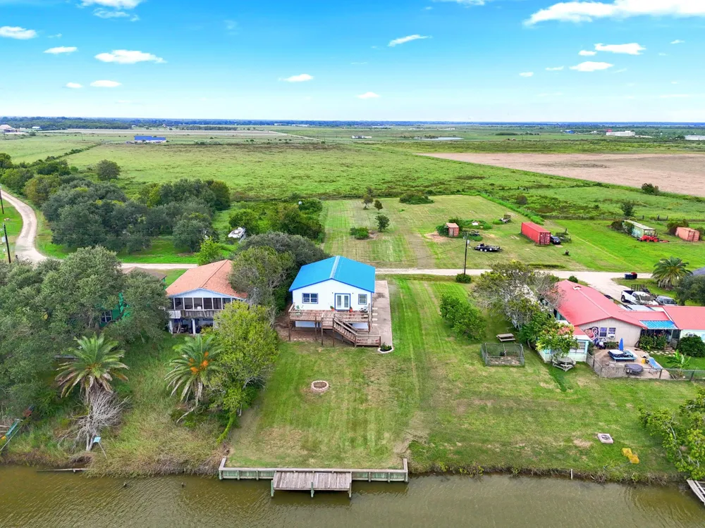 474 Private Road 674 Sargent, TX 77414