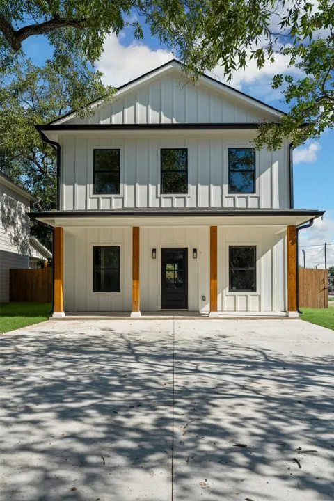301 Live Oak Trail