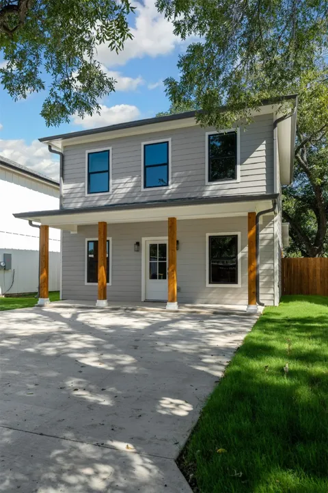 303 Live Oak Trail
